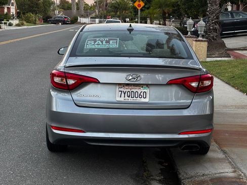 Used 2016 Hyundai Sonata SE FWD image 2