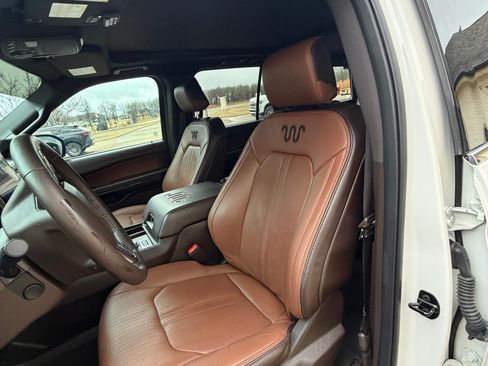 Used 2024 Ford Expedition King Ranch image 11