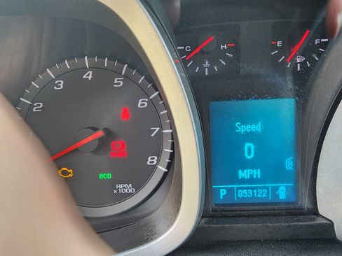 Used 2011 Chevrolet Equinox LT w/ Chrome Appearance Package image 9