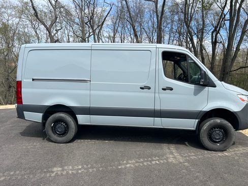 Used 2024 Mercedes-Benz Sprinter 2500 image 5