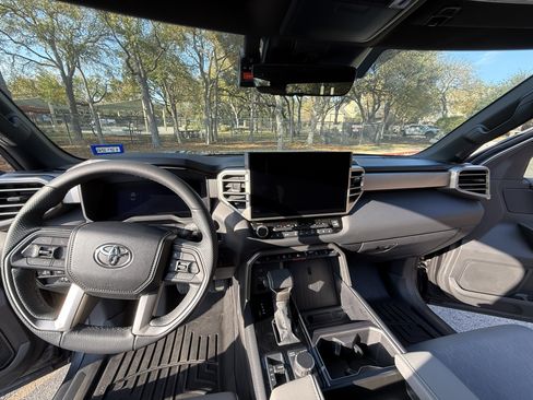 Used 2025 Toyota Tundra Limited image 17