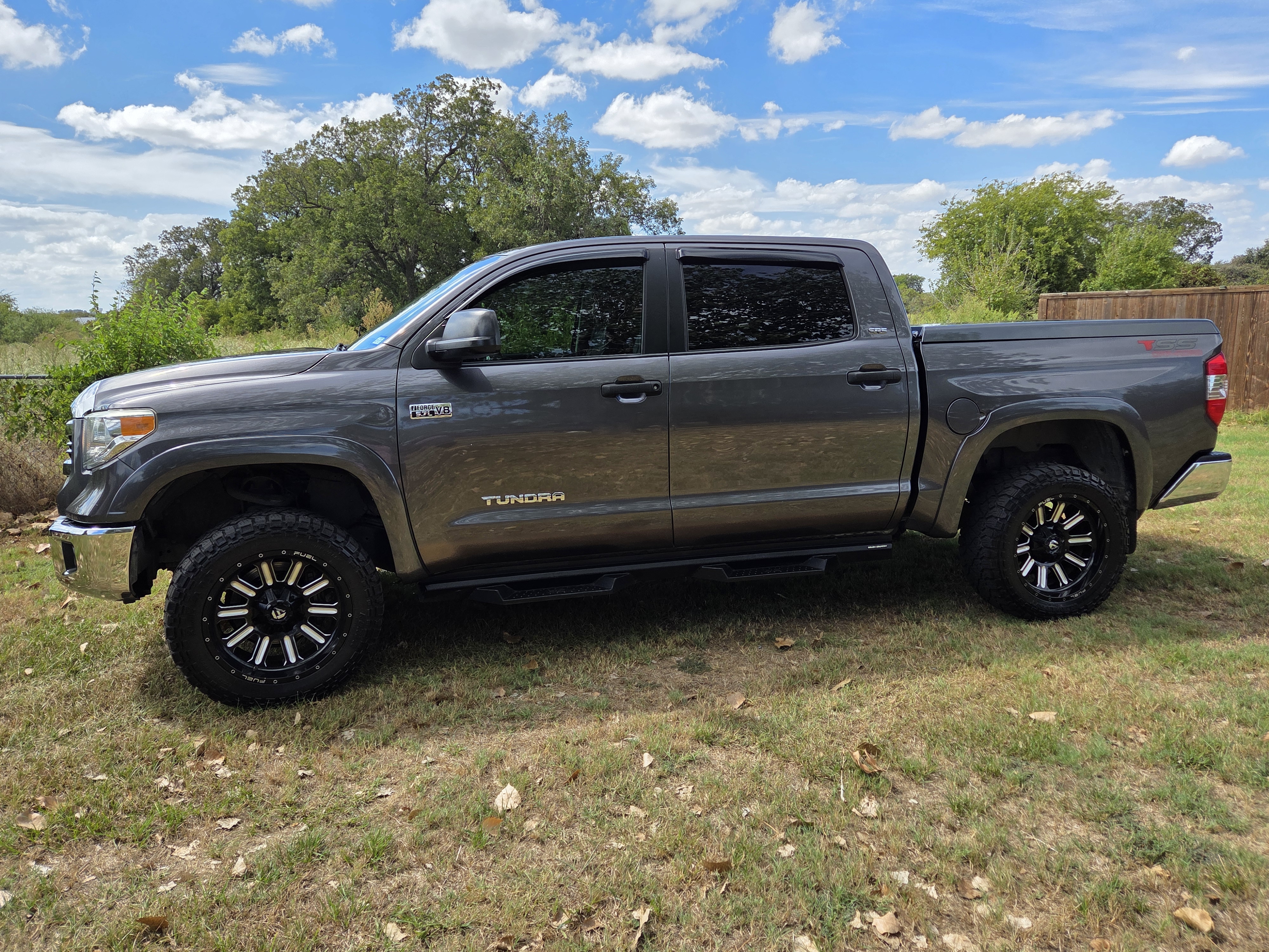 Used 2014 Toyota Tundra SR5 w/ SR5 Upgrade Package RWD image 1