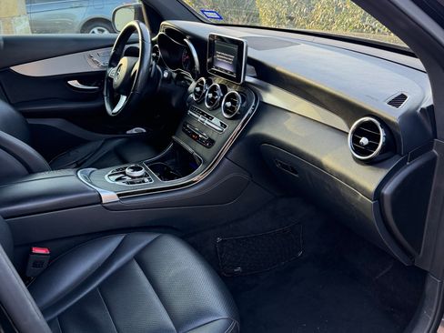 Used 2019 Mercedes-Benz GLC 300 image 2