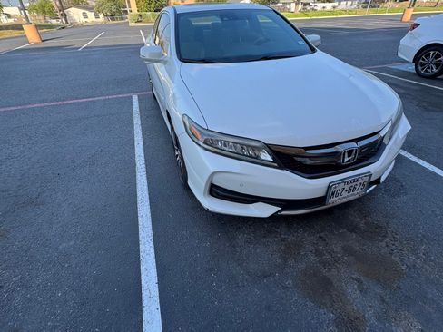 Used 2017 Honda Accord Touring image 10