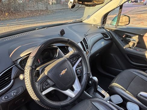 Used 2018 Chevrolet Trax LT w/ Driver Confidence Package image 11