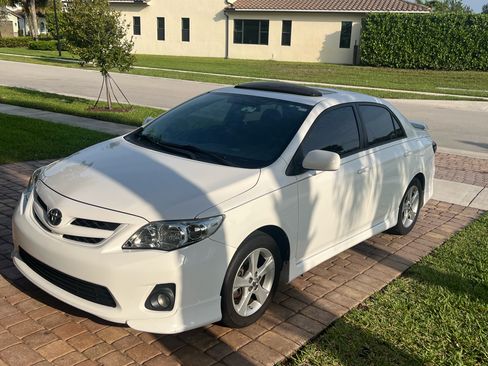 Used 2011 Toyota Corolla S image 4