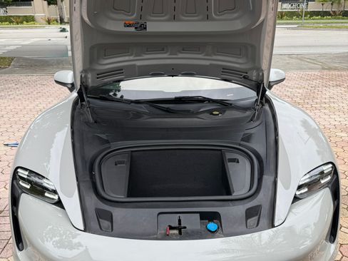 Used 2022 Porsche Taycan image 5