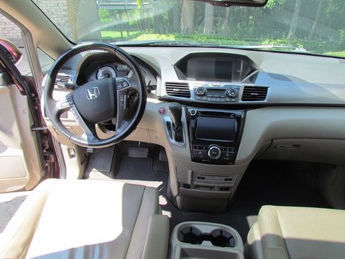 Used 2015 Honda Odyssey Touring Elite image 13