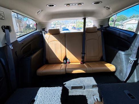 Used 2014 Chevrolet Traverse LT image 9