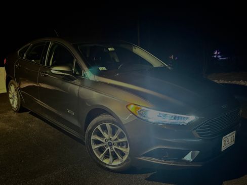 Used 2018 Ford Fusion Energi SE image 1