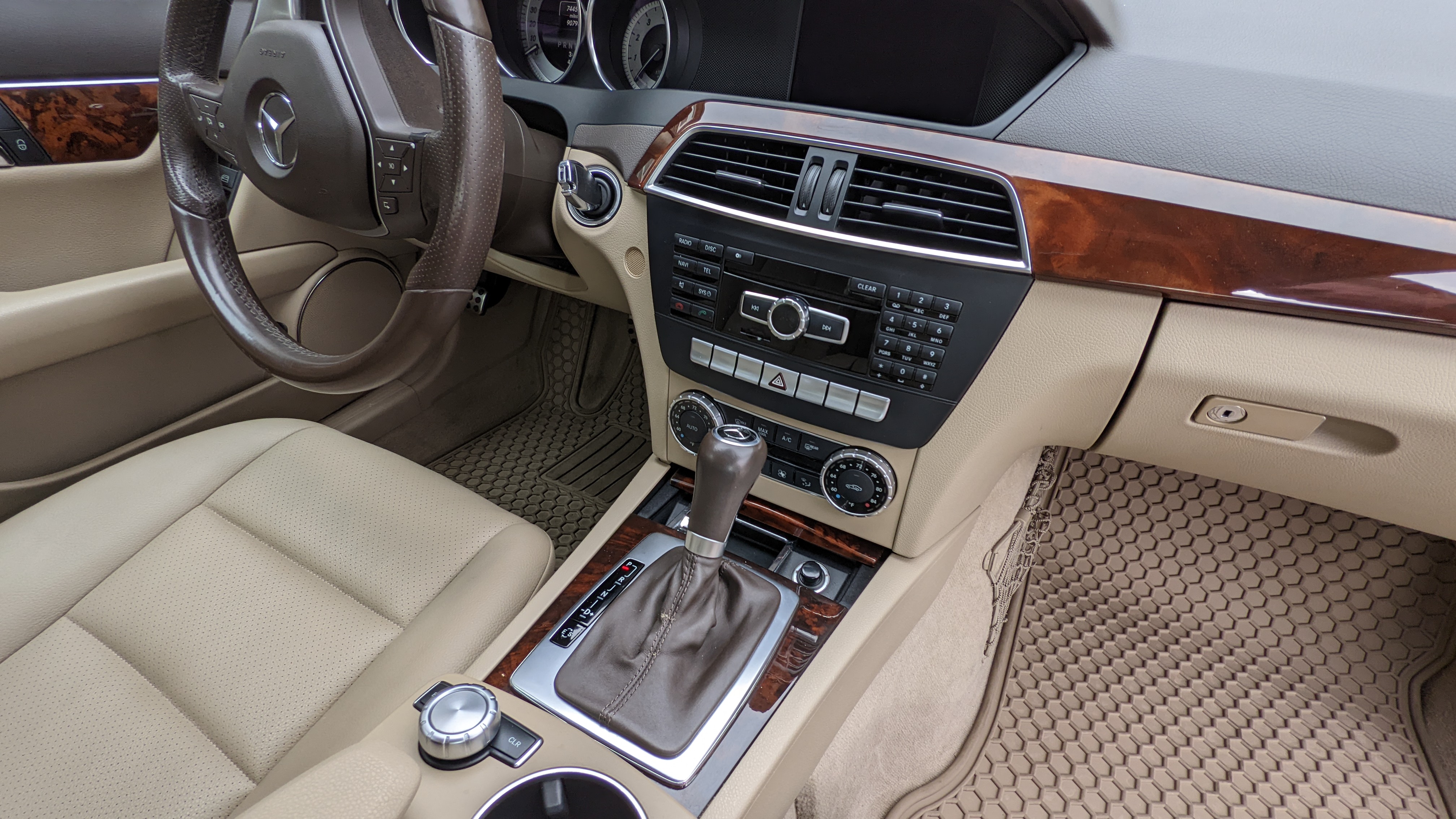 Used 2013 Mercedes-Benz C 250 Sedan image 8
