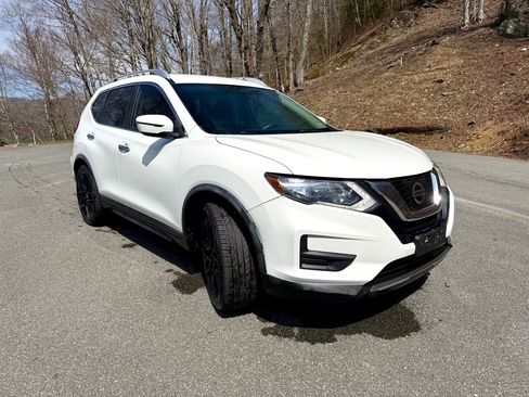 Used 2017 Nissan Rogue SV image 5