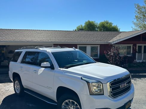 Used 2020 GMC Yukon SLT AWD/4WD image 2