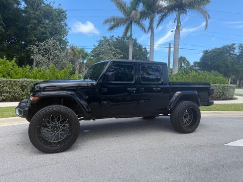 Used 2022 Jeep Gladiator Sport AWD/4WD image 10