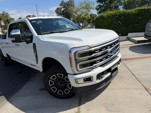 Used 2023 Ford F250 Platinum AWD/4WD image 2