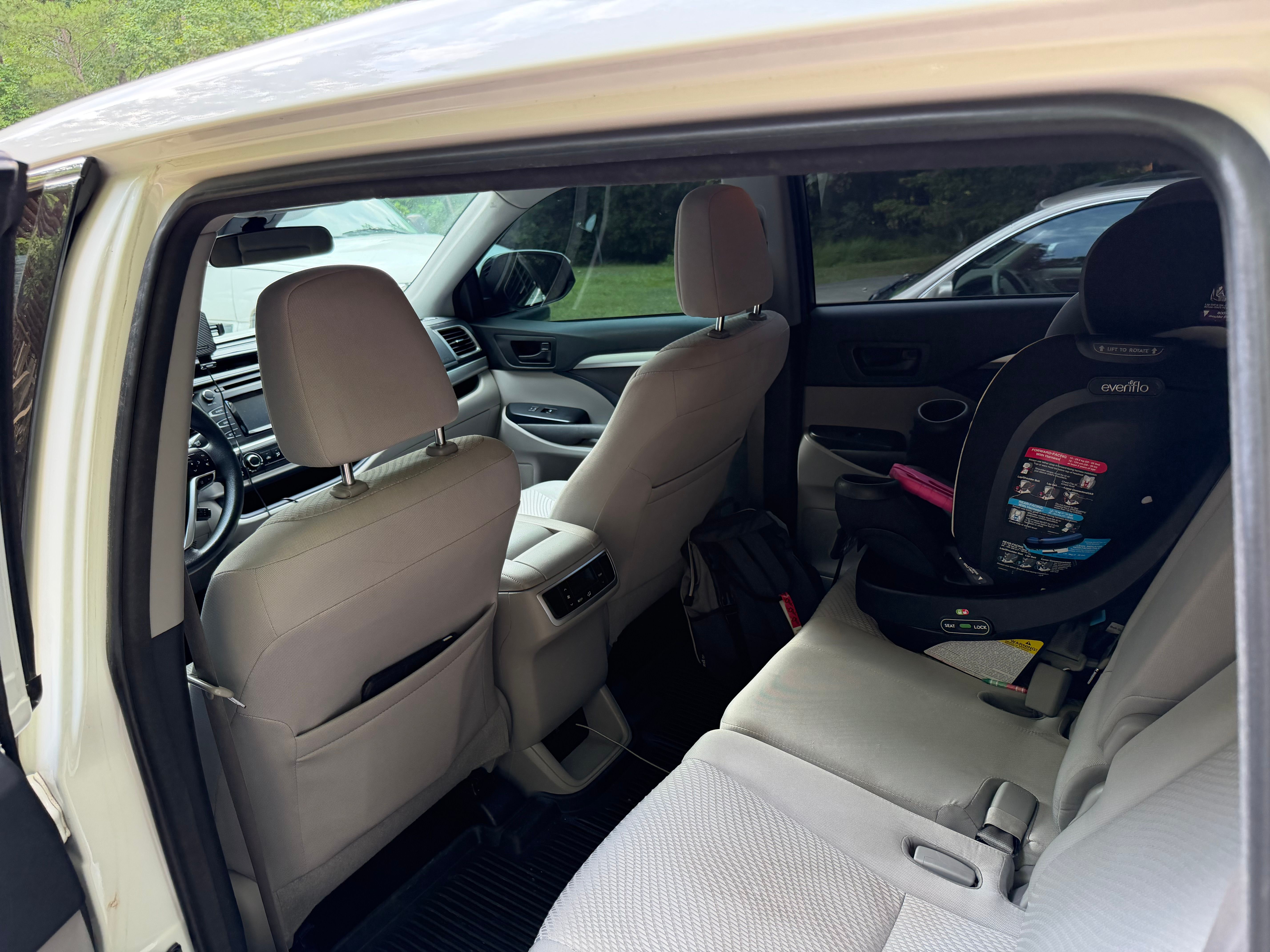 Used 2018 Toyota Highlander LE w/ Protection Package #3 AWD/4WD image 8