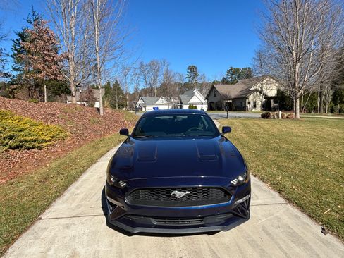 Used 2019 Ford Mustang Coupe image 4