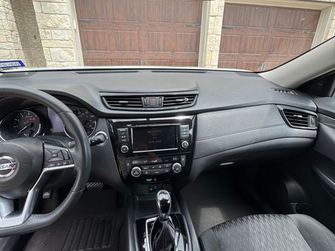 Used 2018 Nissan Rogue SV FWD image 10