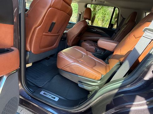 Used 2015 Cadillac Escalade Premium image 8