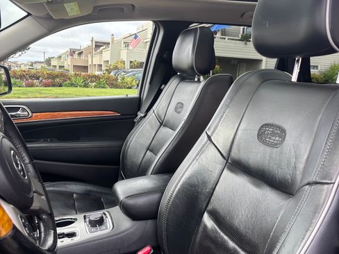 Used 2012 Jeep Grand Cherokee Overland image 2