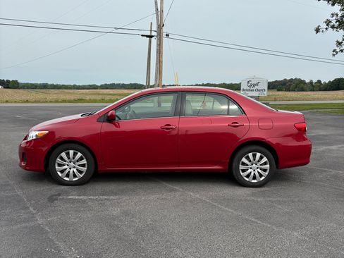 Used 2013 Toyota Corolla LE FWD image 2
