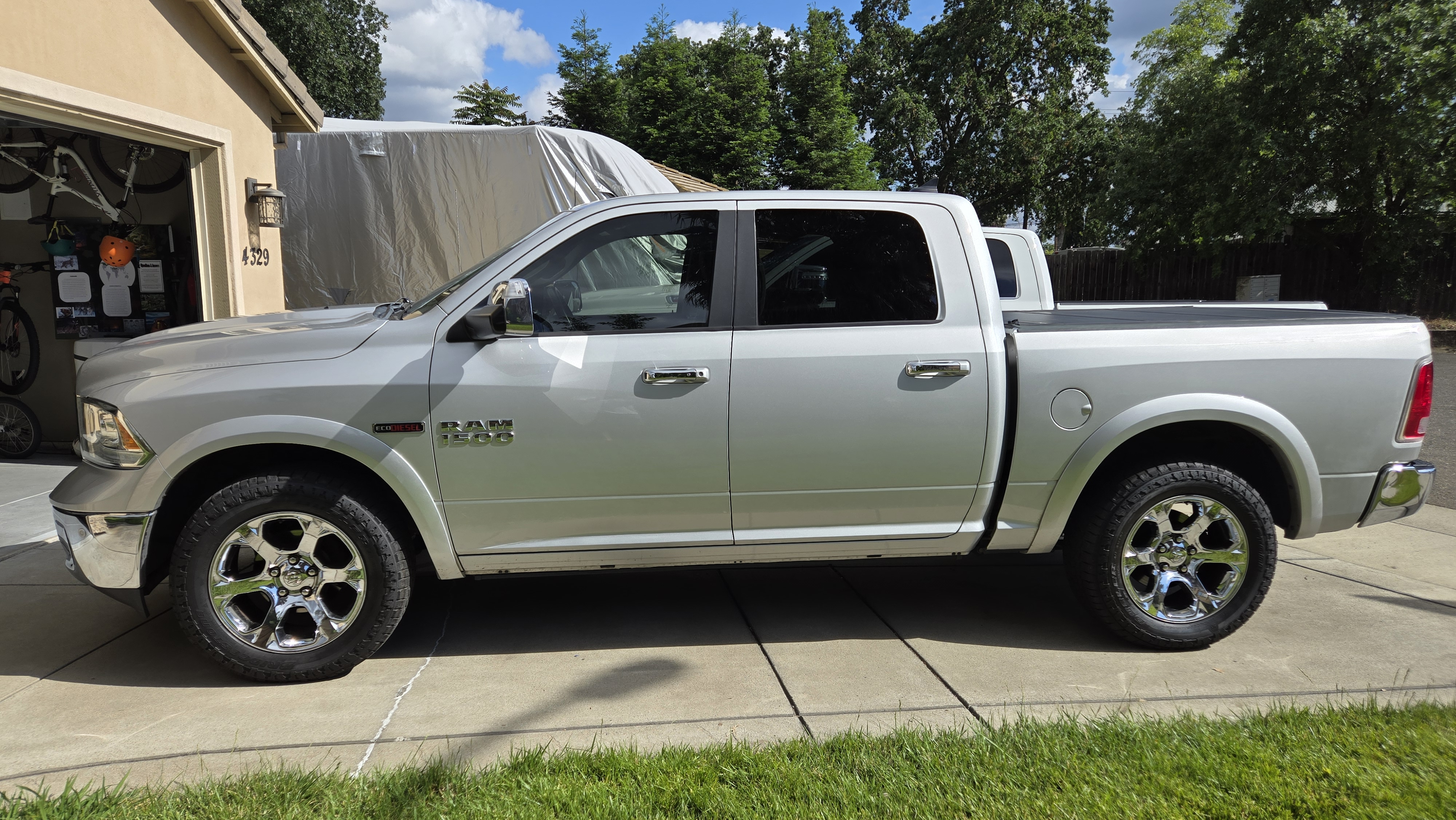 Used 2017 RAM 1500 Laramie w/ Convenience Group AWD/4WD image 12