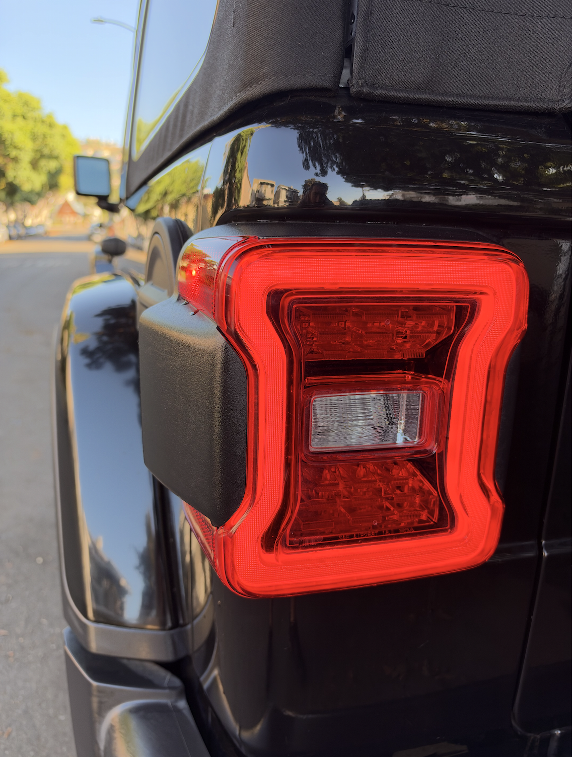 Used 2019 Jeep Wrangler Unlimited Sahara AWD/4WD image 5