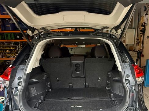 Used 2018 Nissan Rogue SV AWD/4WD image 12