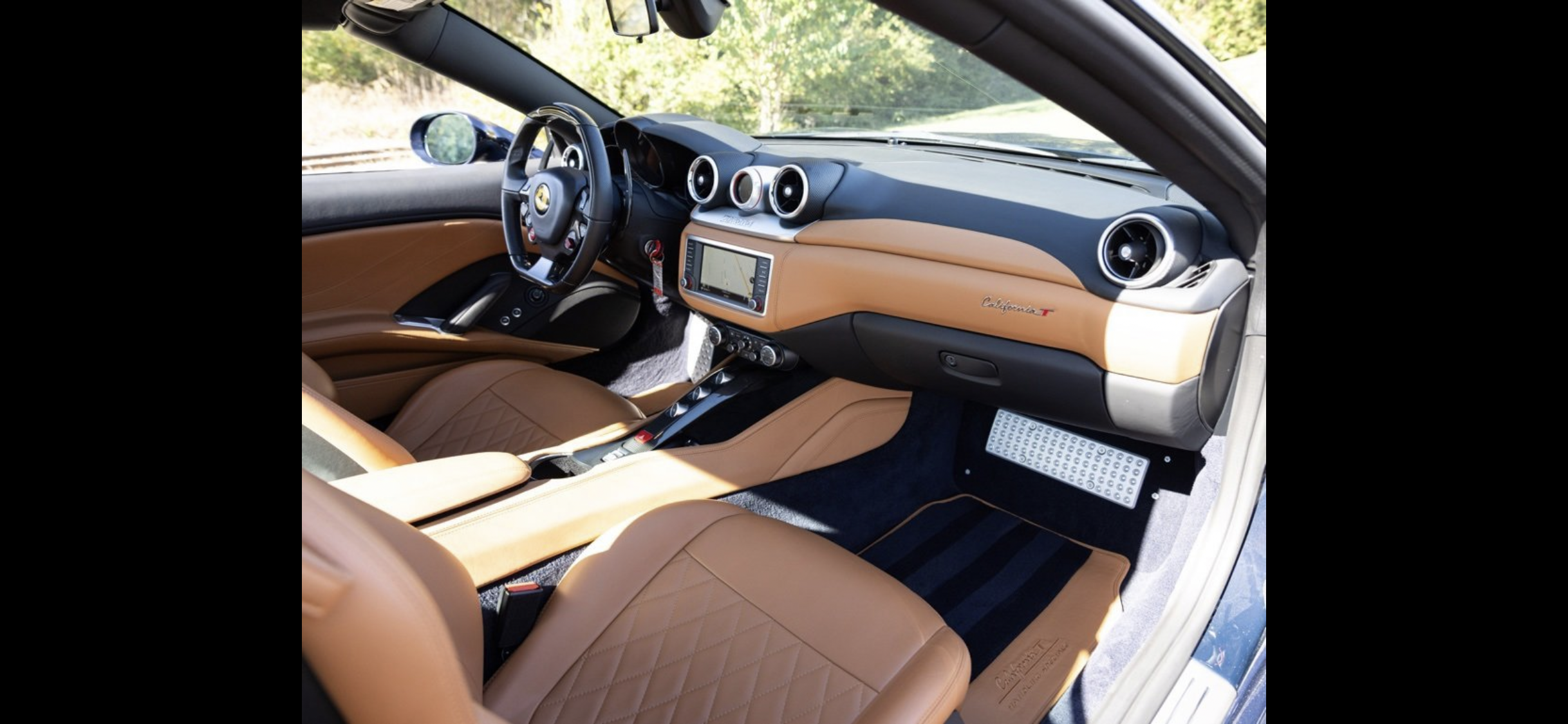 Used 2017 Ferrari California T RWD image 22
