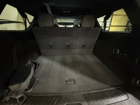 Used 2021 GMC Yukon XL SLT w/ SLT Luxury Package AWD/4WD image 18