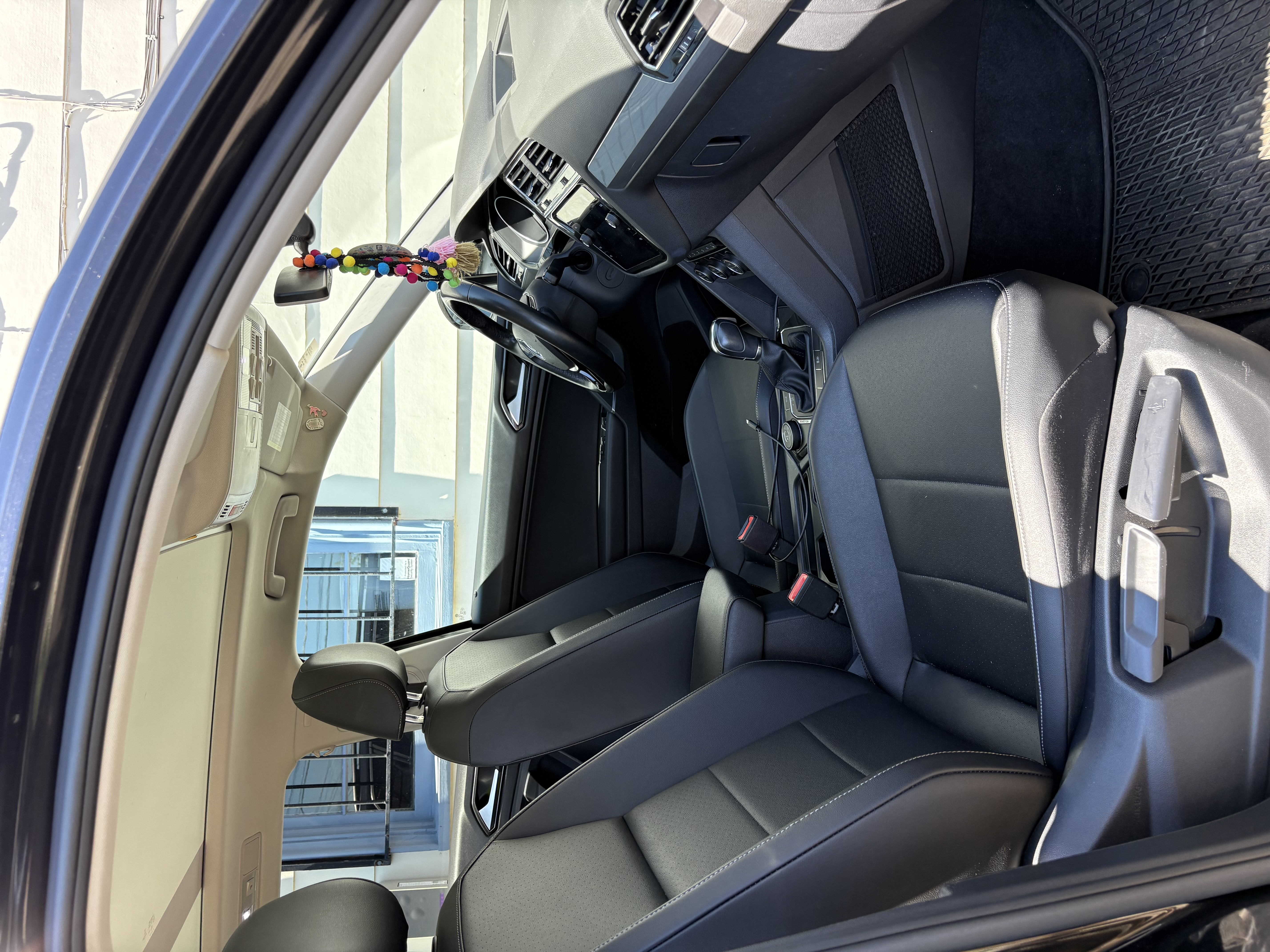 Used 2018 Volkswagen Tiguan SE w/ Panoramic Sunroof Package AWD/4WD image 24