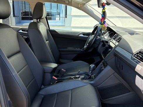 Used 2018 Volkswagen Tiguan SE w/ Panoramic Sunroof Package AWD/4WD image 24