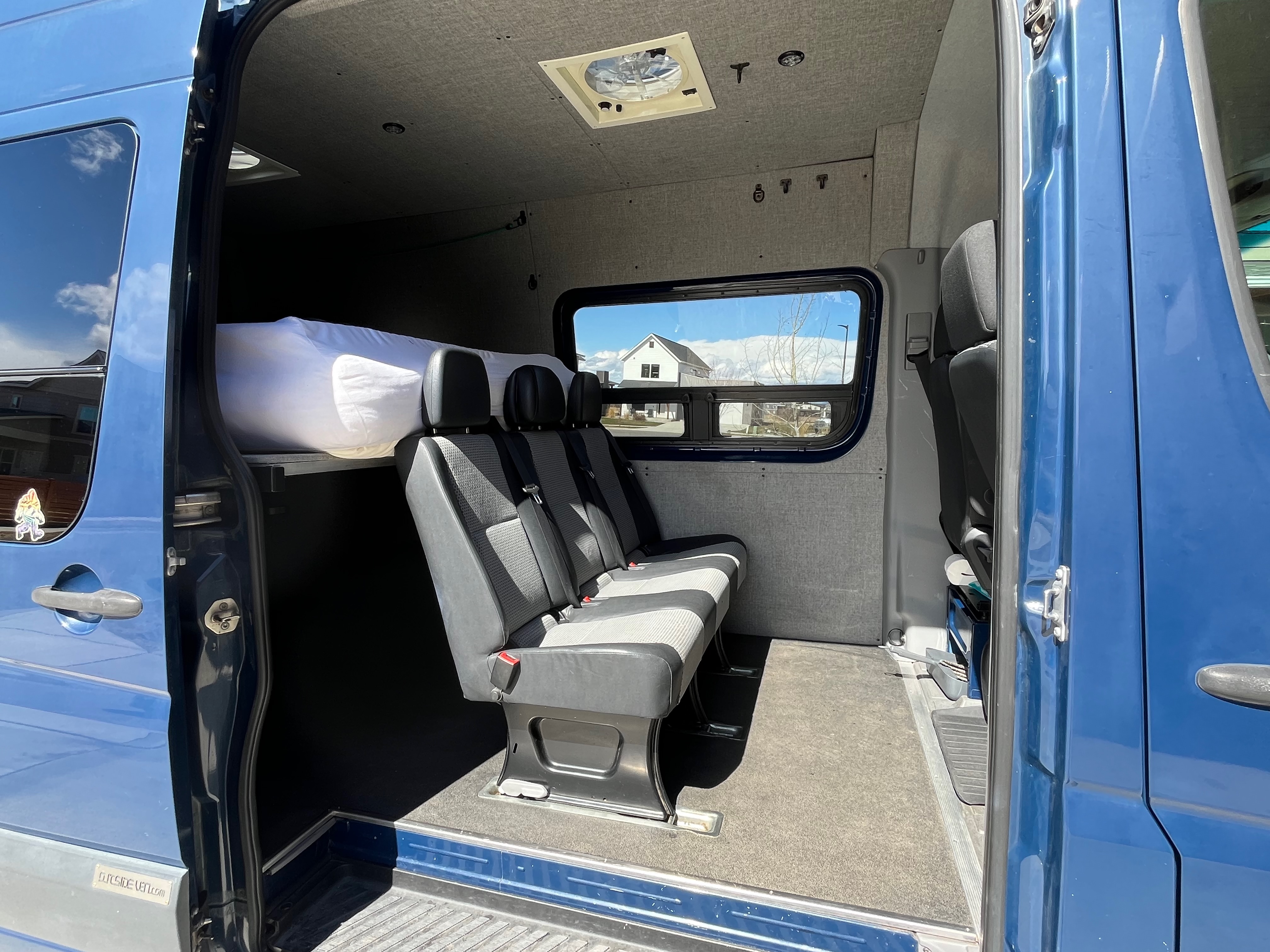 Used 2011 Mercedes-Benz Sprinter 2500 image 12