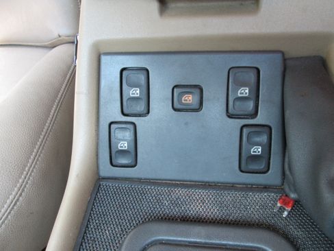Used 1996 Land Rover Discovery SE AWD/4WD image 11