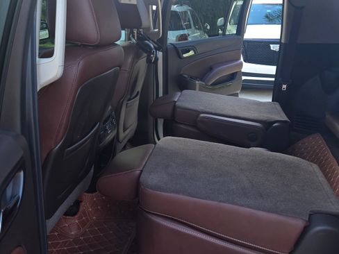 Used 2015 Chevrolet Suburban LTZ image 11