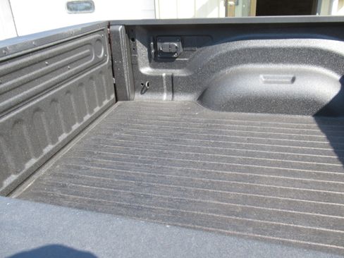 Used 2024 RAM 2500 Tradesman w/ Chrome Appearance Group image 12