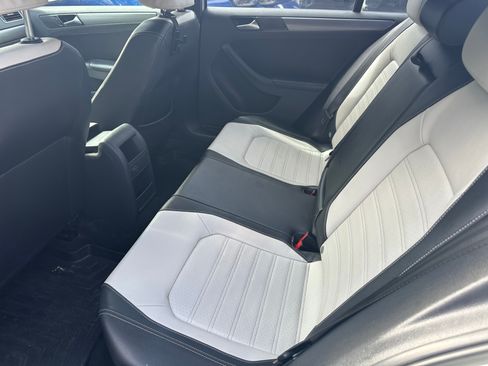 Used 2016 Volkswagen Jetta Sport image 9