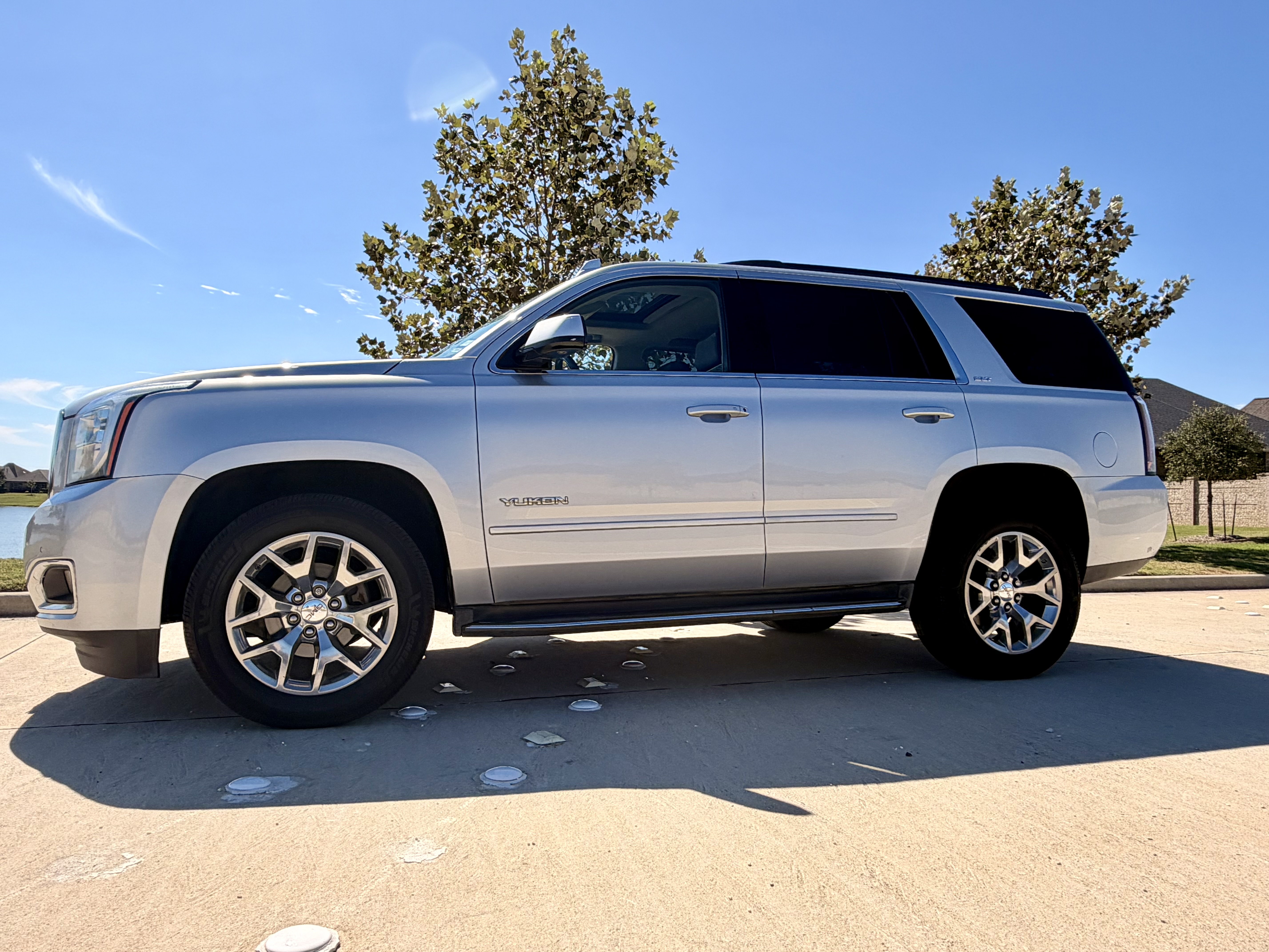 Used 2018 GMC Yukon SLT RWD image 1