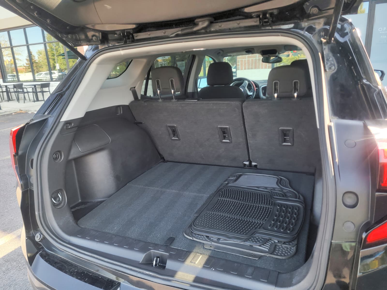Used 2019 GMC Terrain SLE w/ Driver Convenience Package FWD image 4