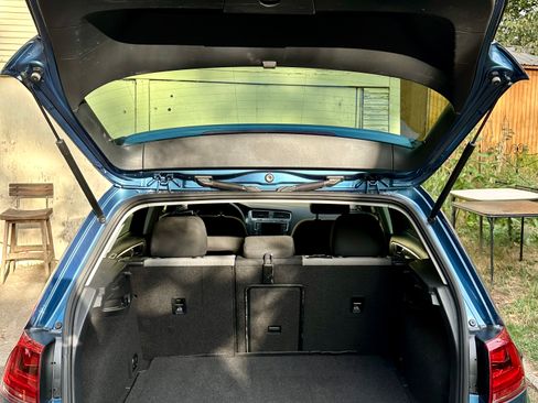 Used 2016 Volkswagen e-Golf SE image 11