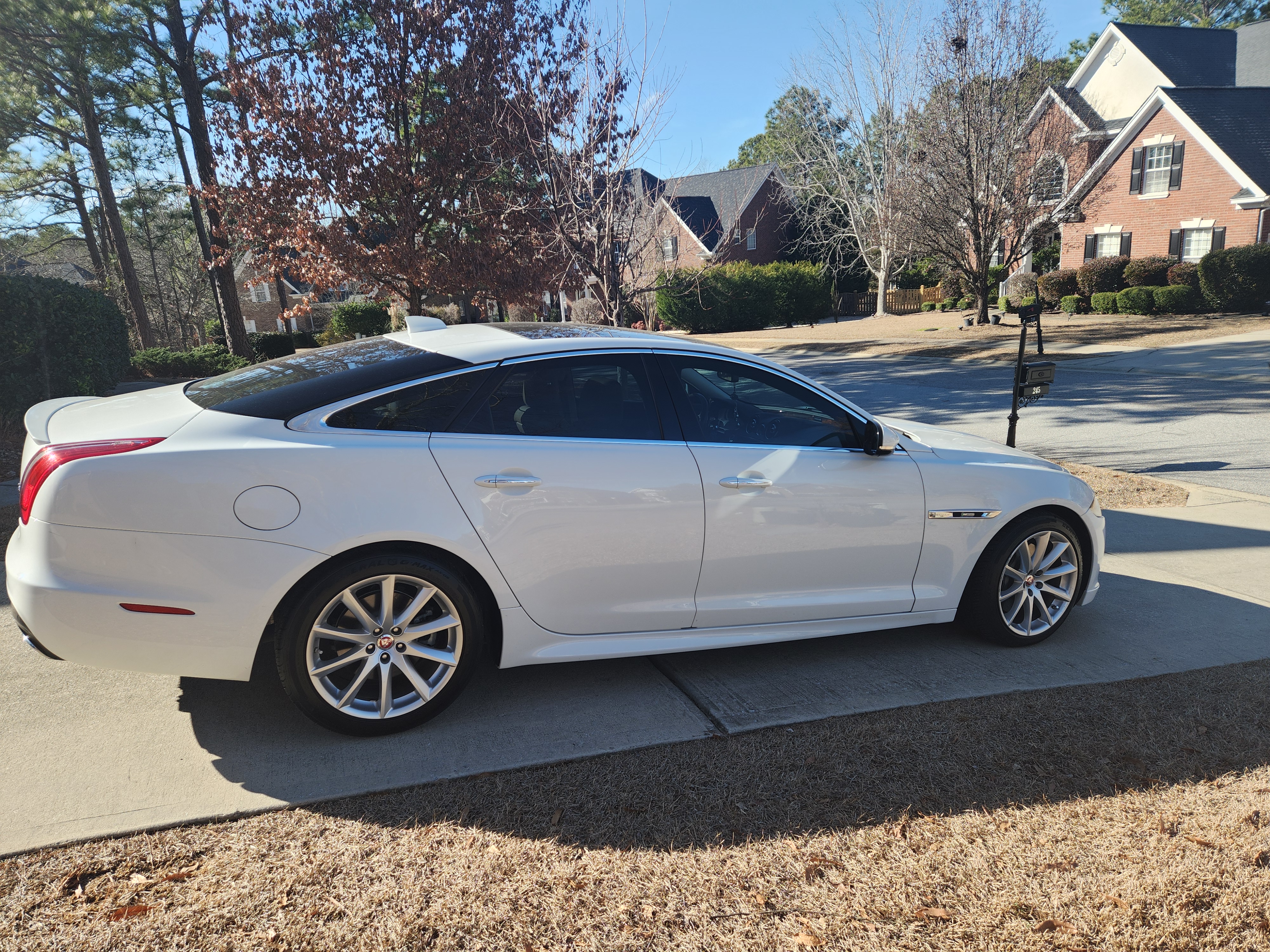 Used 2016 Jaguar XJ R-Sport AWD/4WD image 1