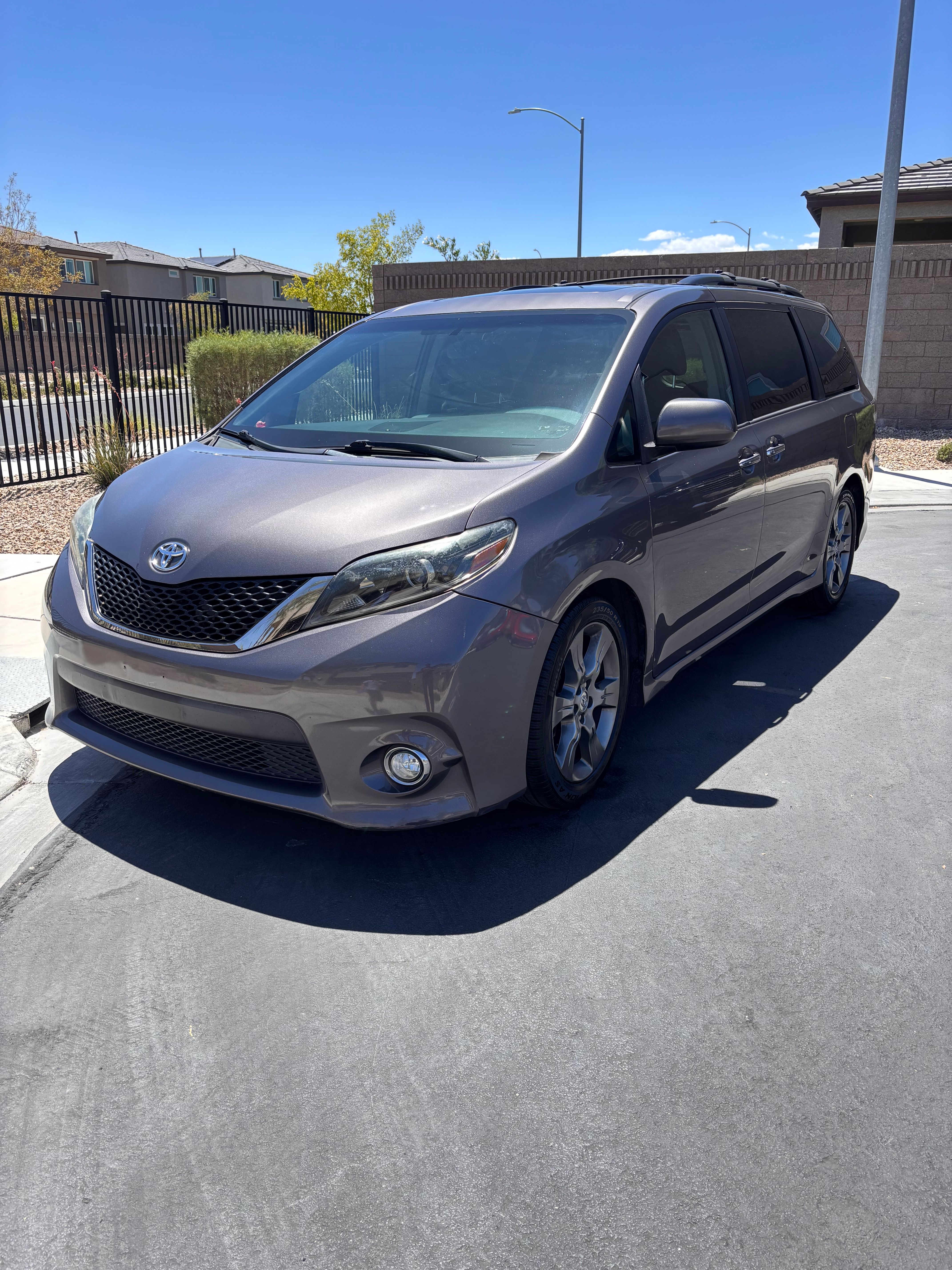 Used 2015 Toyota Sienna SE w/ SE Preferred Package FWD image 1