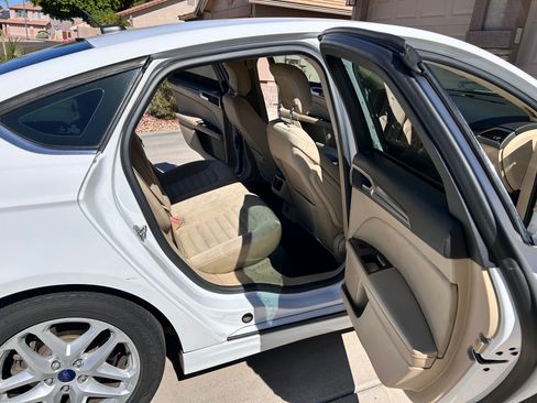 Used 2014 Ford Fusion SE FWD image 5