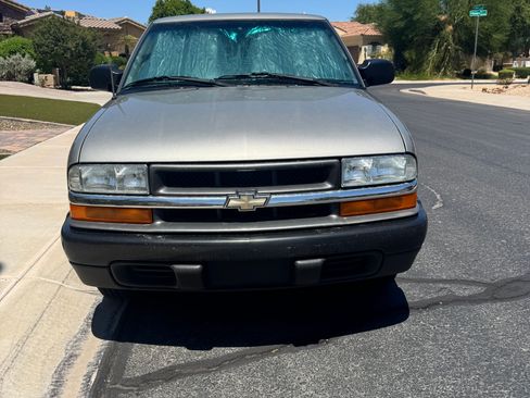 Used 2003 Chevrolet S10 Pickup 2WD Regular Cab image 4