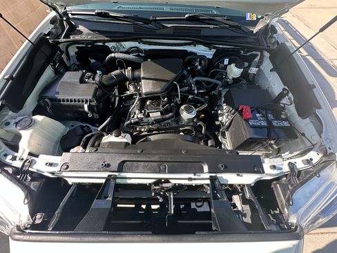 Used 2021 Toyota Tacoma SR5 RWD image 8