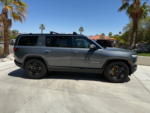 Used 2023 Rivian R1S Adventure image 5