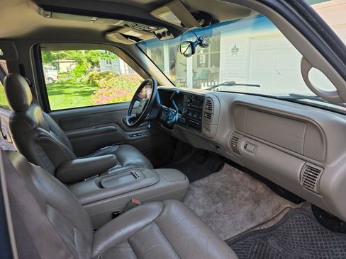 Used 1999 GMC Suburban 4WD image 6