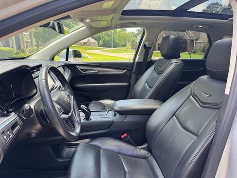 Used 2018 Cadillac XT5 Premium Luxury FWD image 9