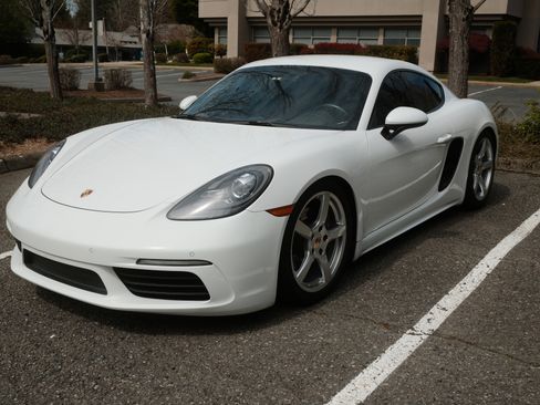 Used 2017 Porsche 718 Cayman image 1