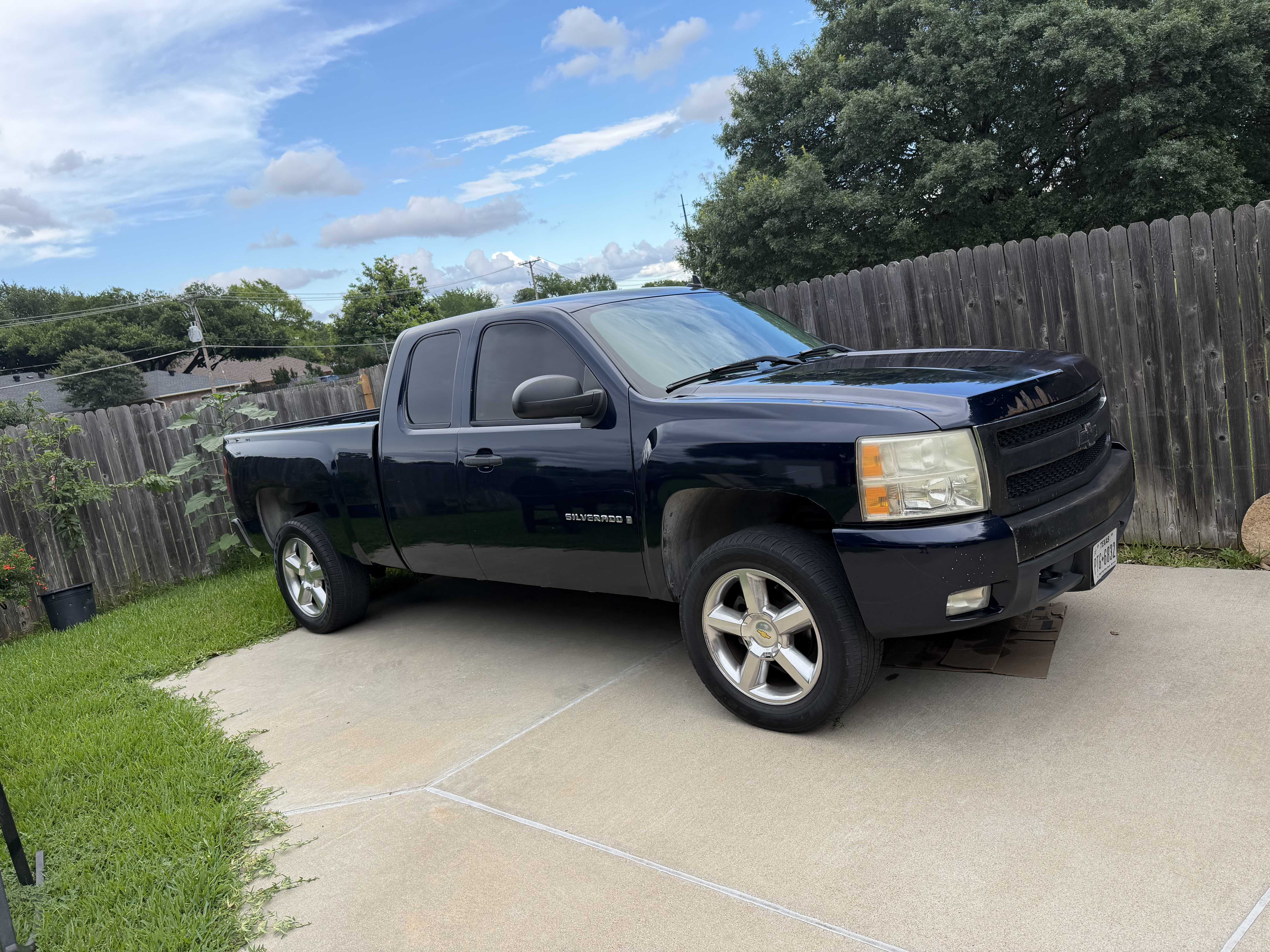 Used 2007 Chevrolet Silverado 1500 LT w/ 1LT Convenience Package RWD image 1